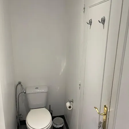 Portuguese Classic Flat - River Views From S Historic Heart