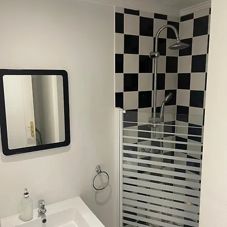 Portuguese Classic Flat - River Views From S Historic Heart 아파트