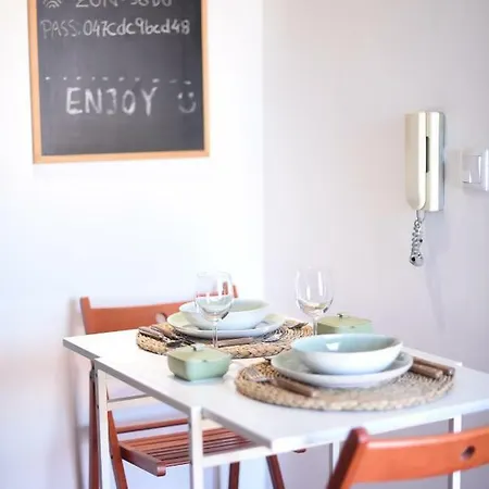 Portuguese Classic Flat - River Views From S Historic Heart