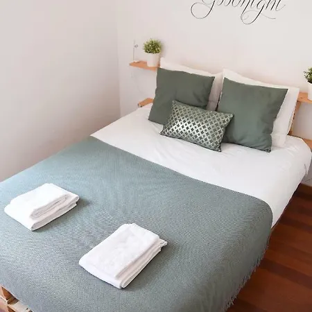 Portuguese Classic Flat - River Views From S Historic Heart *