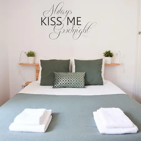 Portuguese Classic Flat - River Views From S Historic Heart *