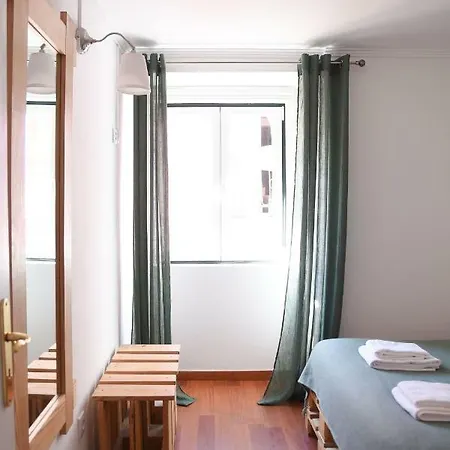 Portuguese Classic Flat - River Views From S Historic Heart *