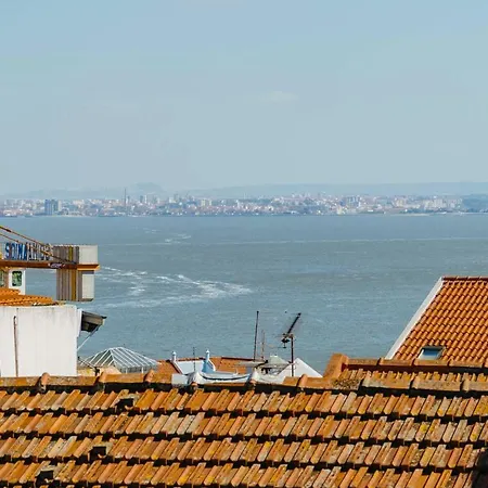 Апартаменти Portuguese Classic Flat - River Views From S Historic Heart *